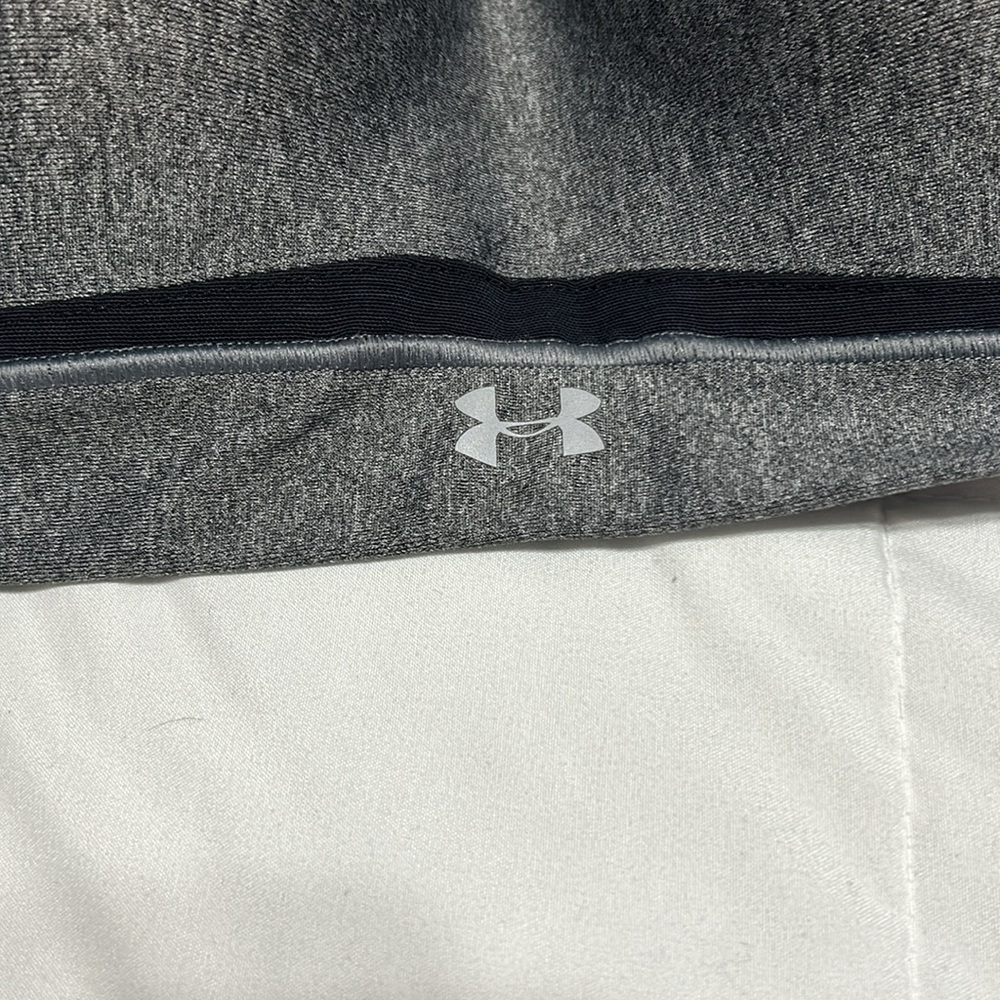 Women’s Under Armour sports bra - Picture 2 of 9